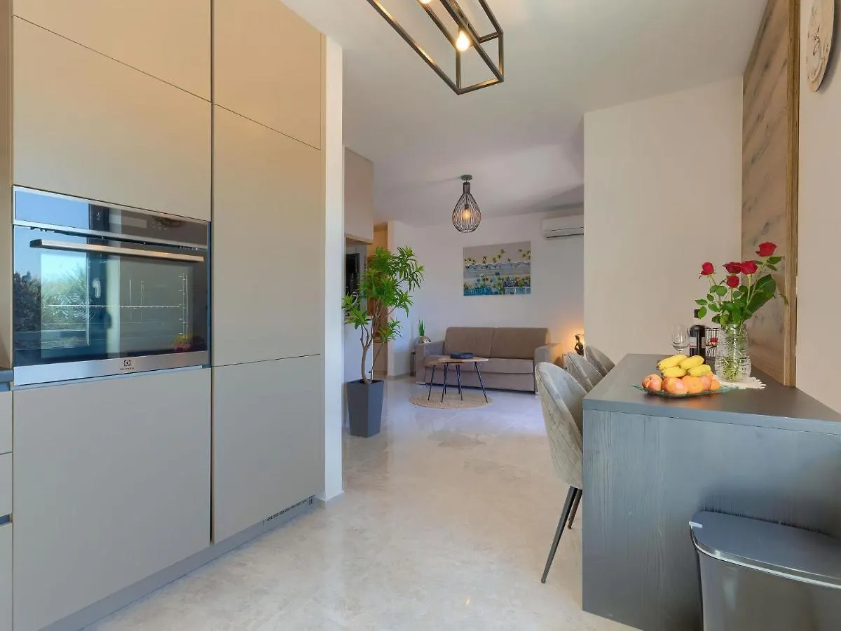 Apartment Wing 77 By Interhome Pula